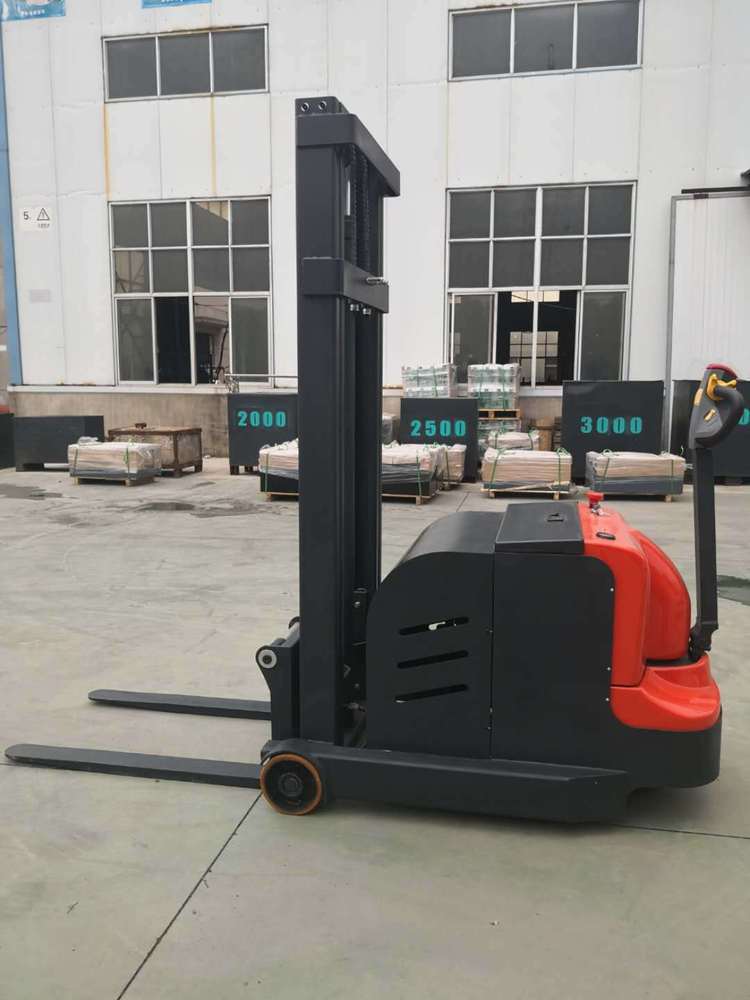 步行平衡重式電動(dòng)叉車