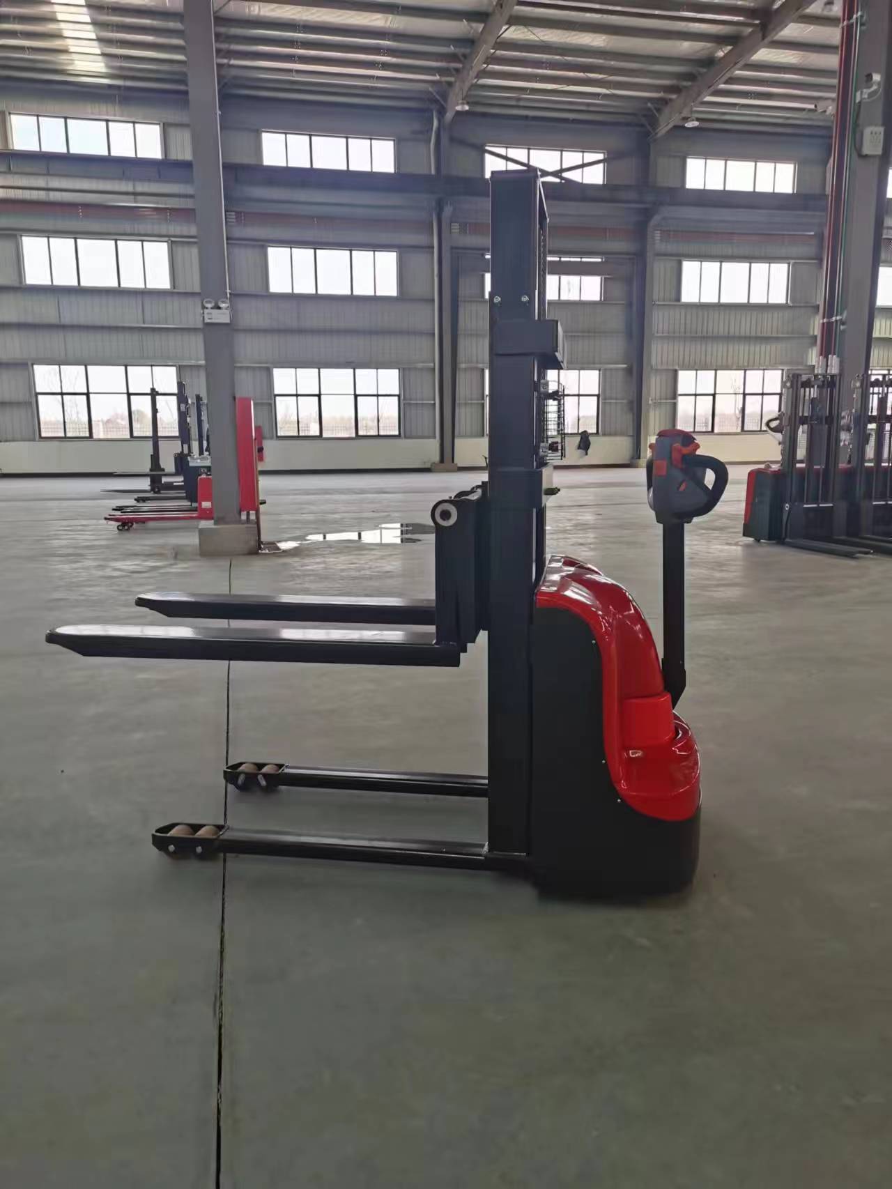 步行電動堆高車(中置)