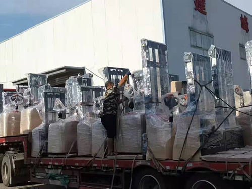 電動(dòng)叉車物流發(fā)貨中